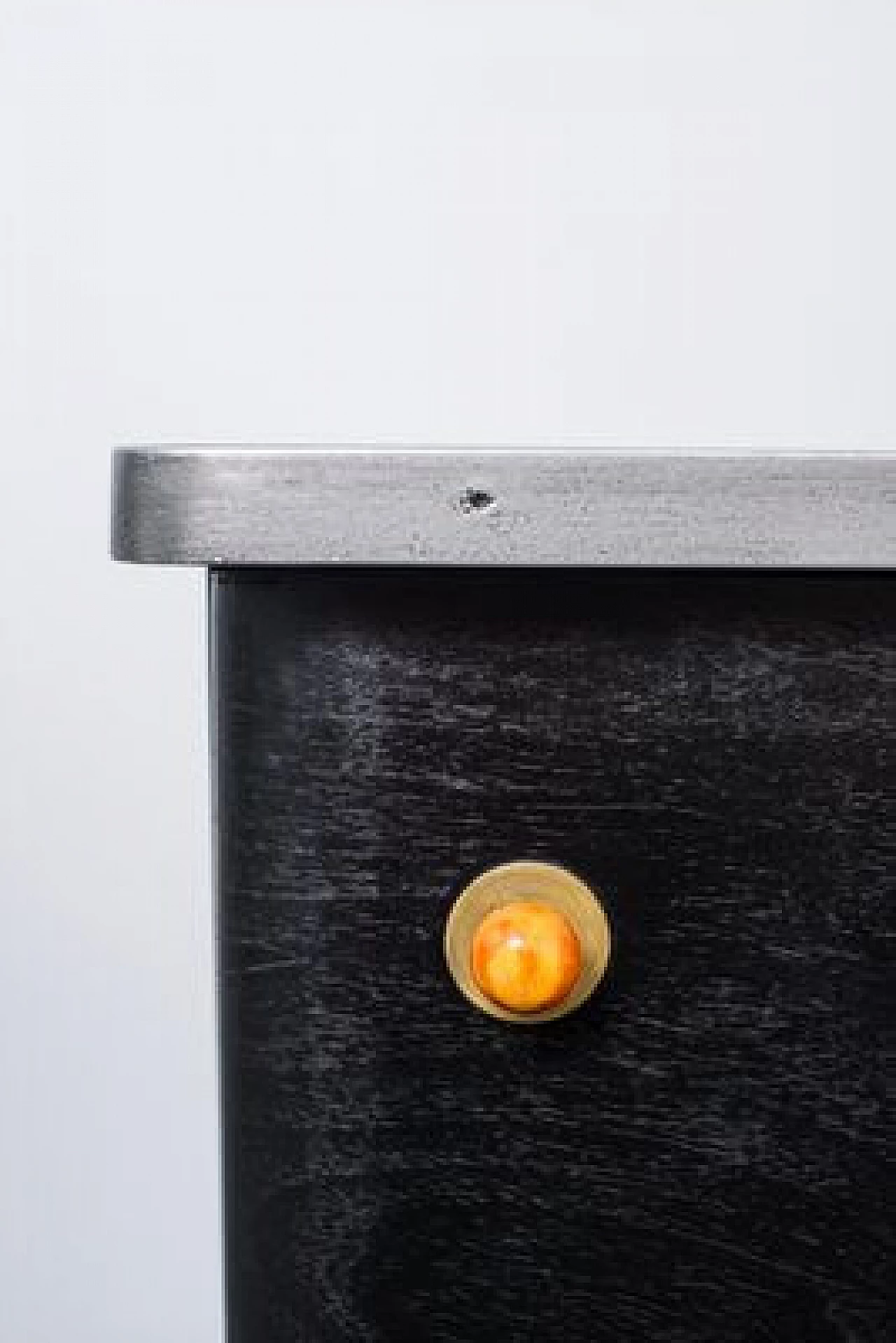 Comodino Art Déco ungherese in legno verniciato nero e argento, anni '30 5