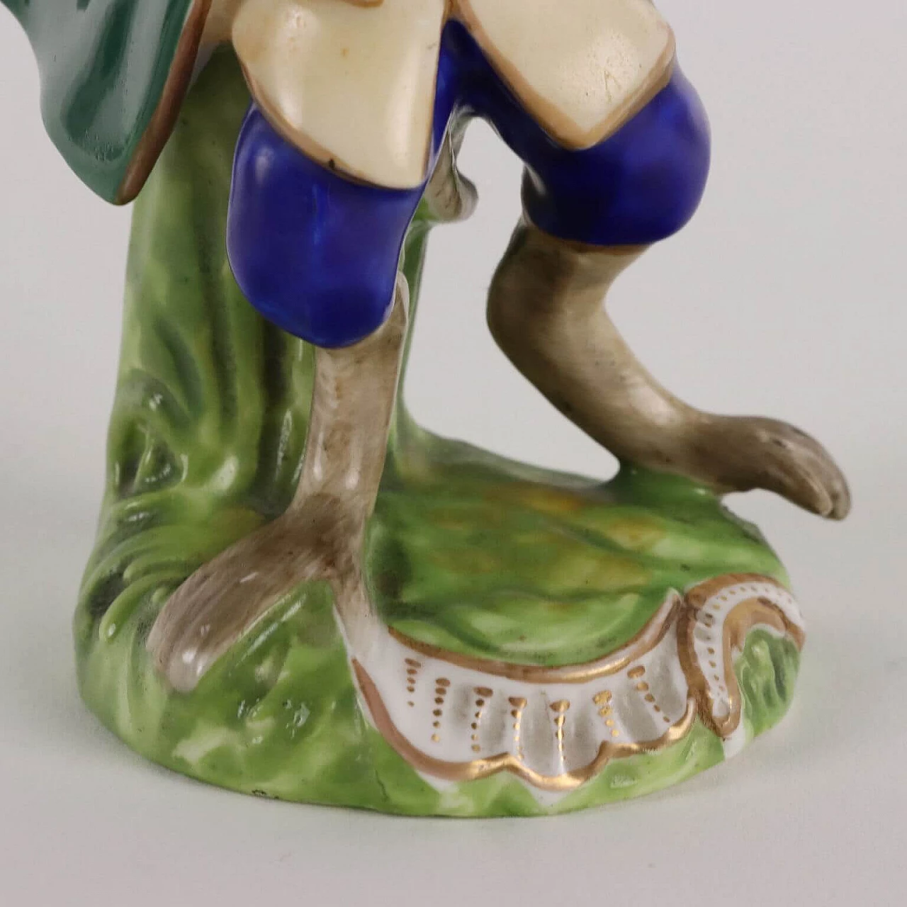 Pair of porcelain orchestral monkeys, late 19th century 10