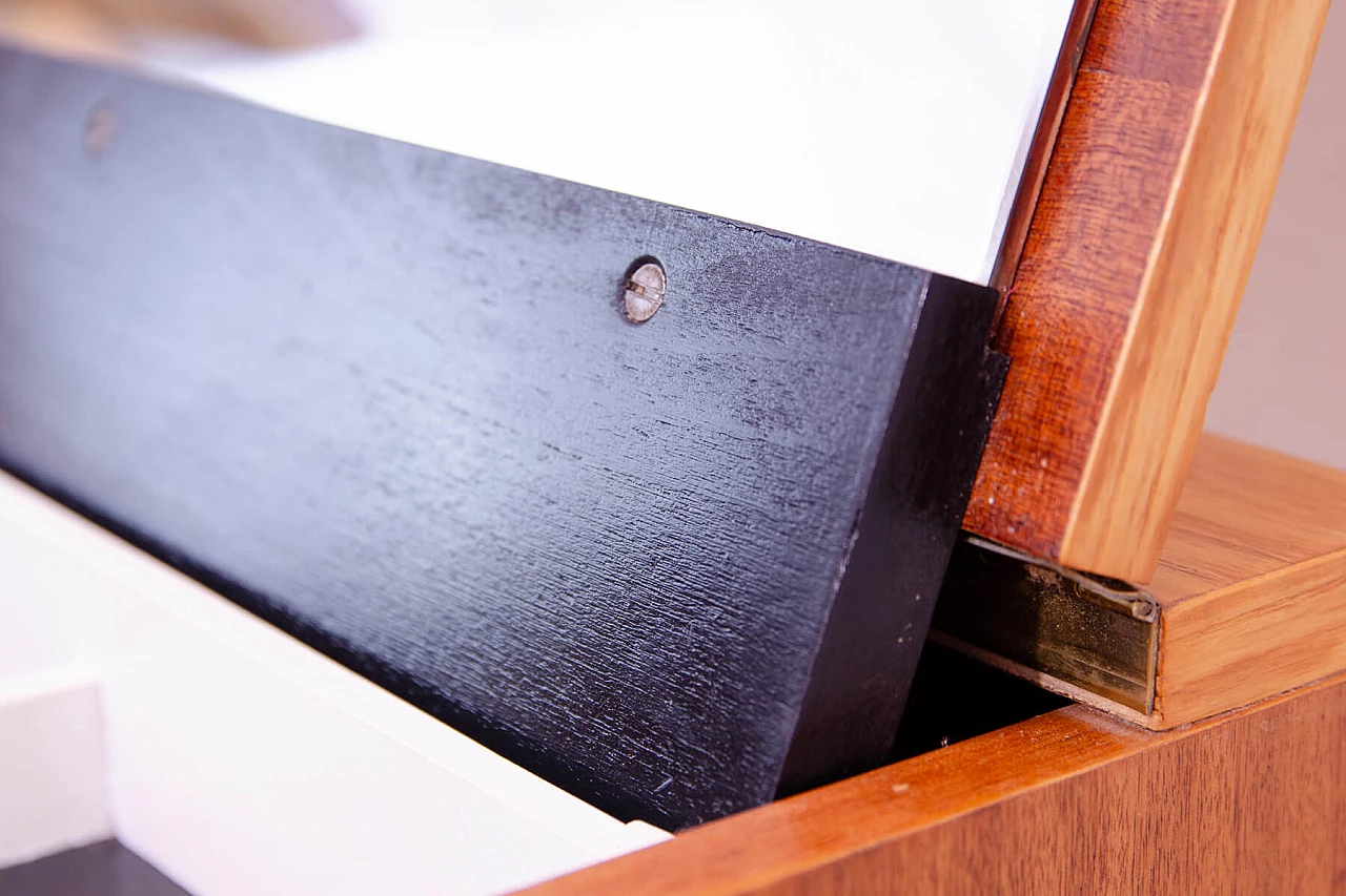 Toeletta in frassino, acero e compensato con gambe in ferro di ÚP Závody, anni '70 17