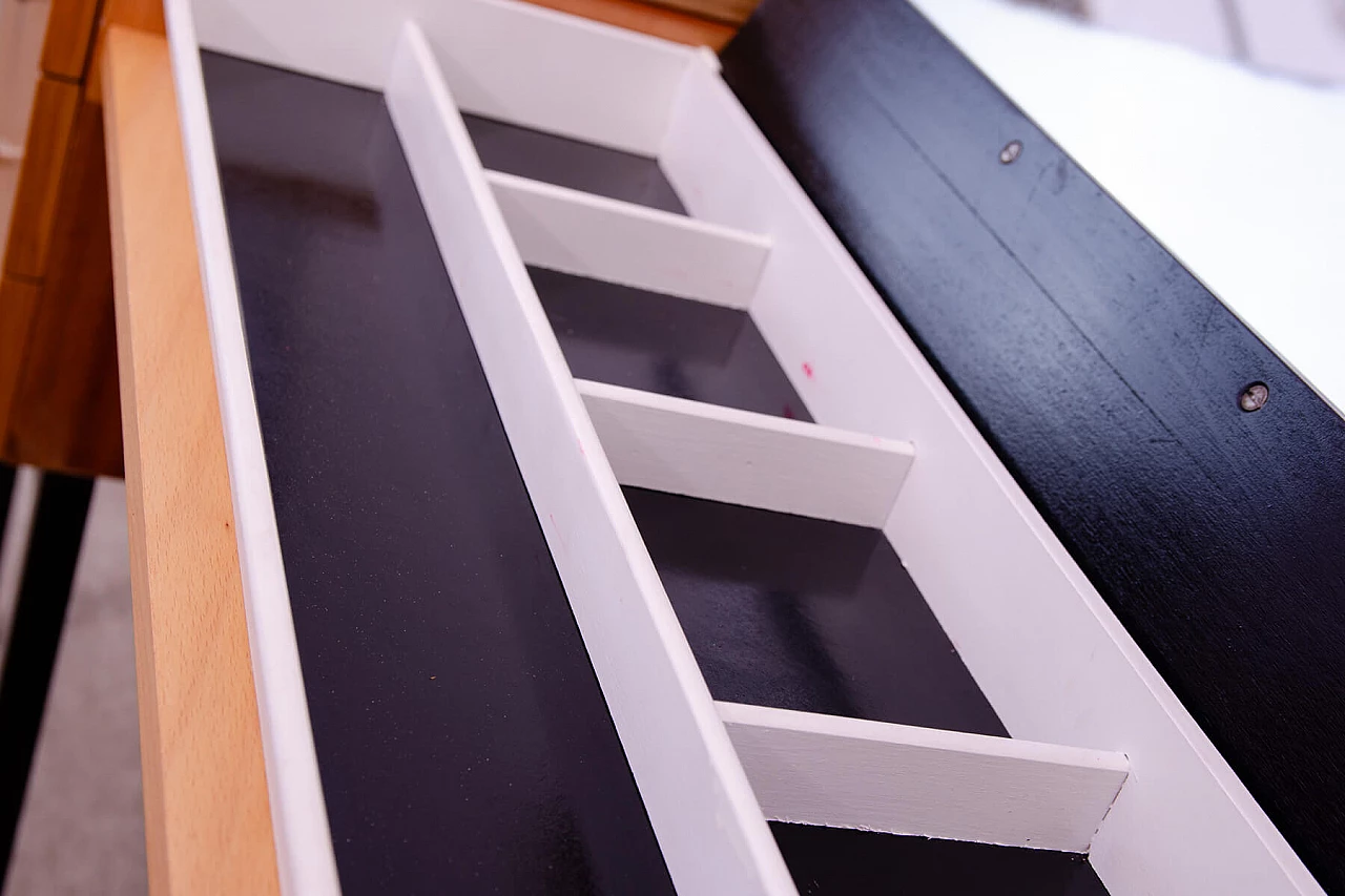 Toeletta in frassino, acero e compensato con gambe in ferro di ÚP Závody, anni '70 19