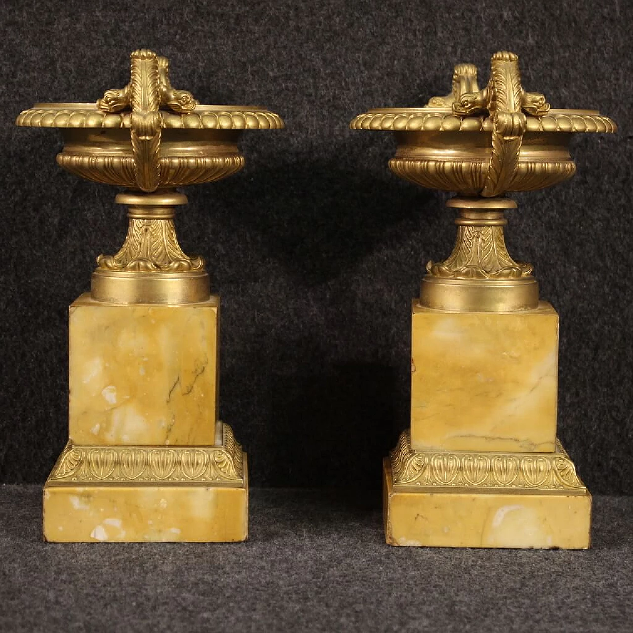 Coppia di alzate in bronzo dorato e marmo giallo, anni '30 3