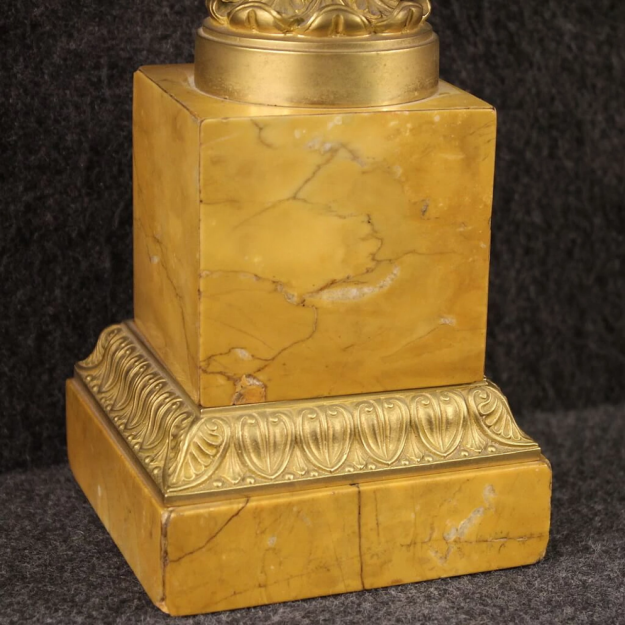Coppia di alzate in bronzo dorato e marmo giallo, anni '30 6