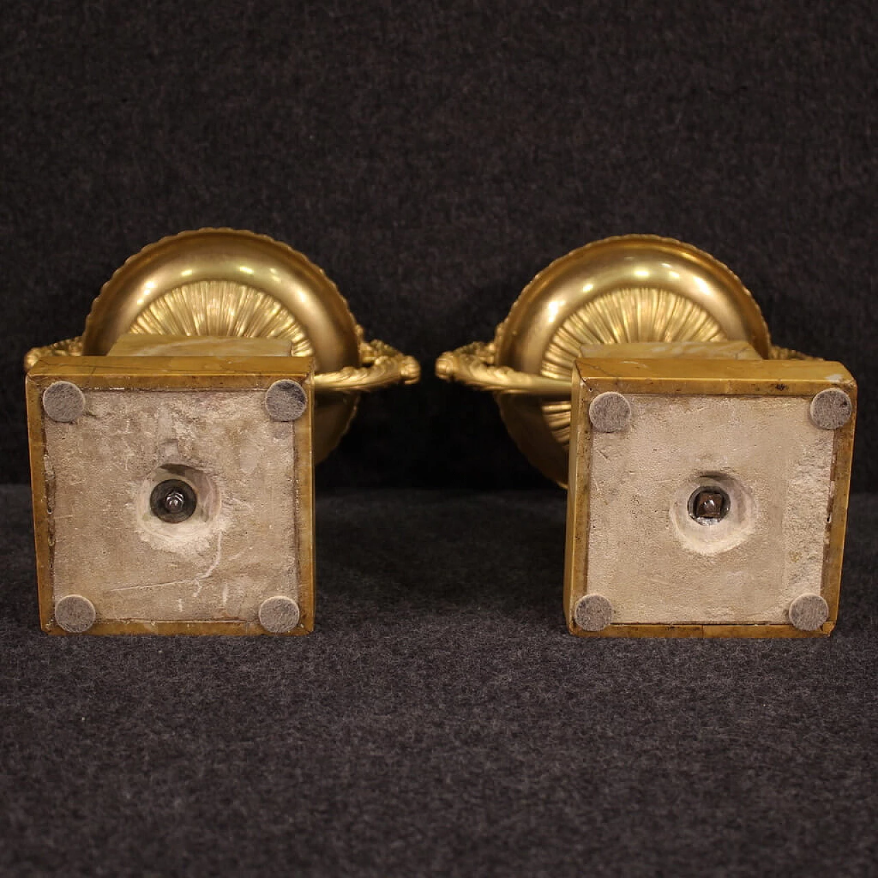 Coppia di alzate in bronzo dorato e marmo giallo, anni '30 12