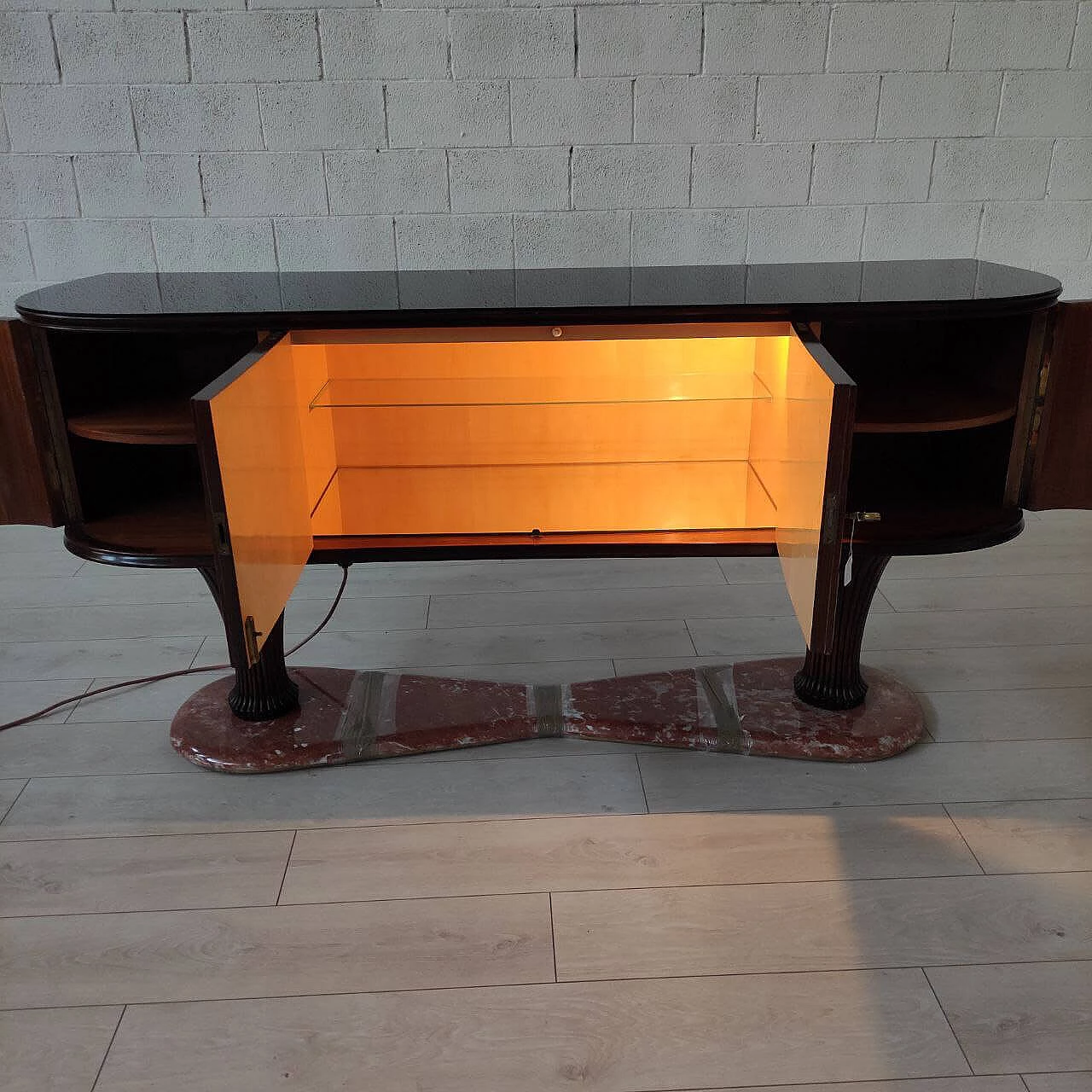 Credenza in legno con base in marmo rosso Francia di Vittorio Dassi, anni '50 13