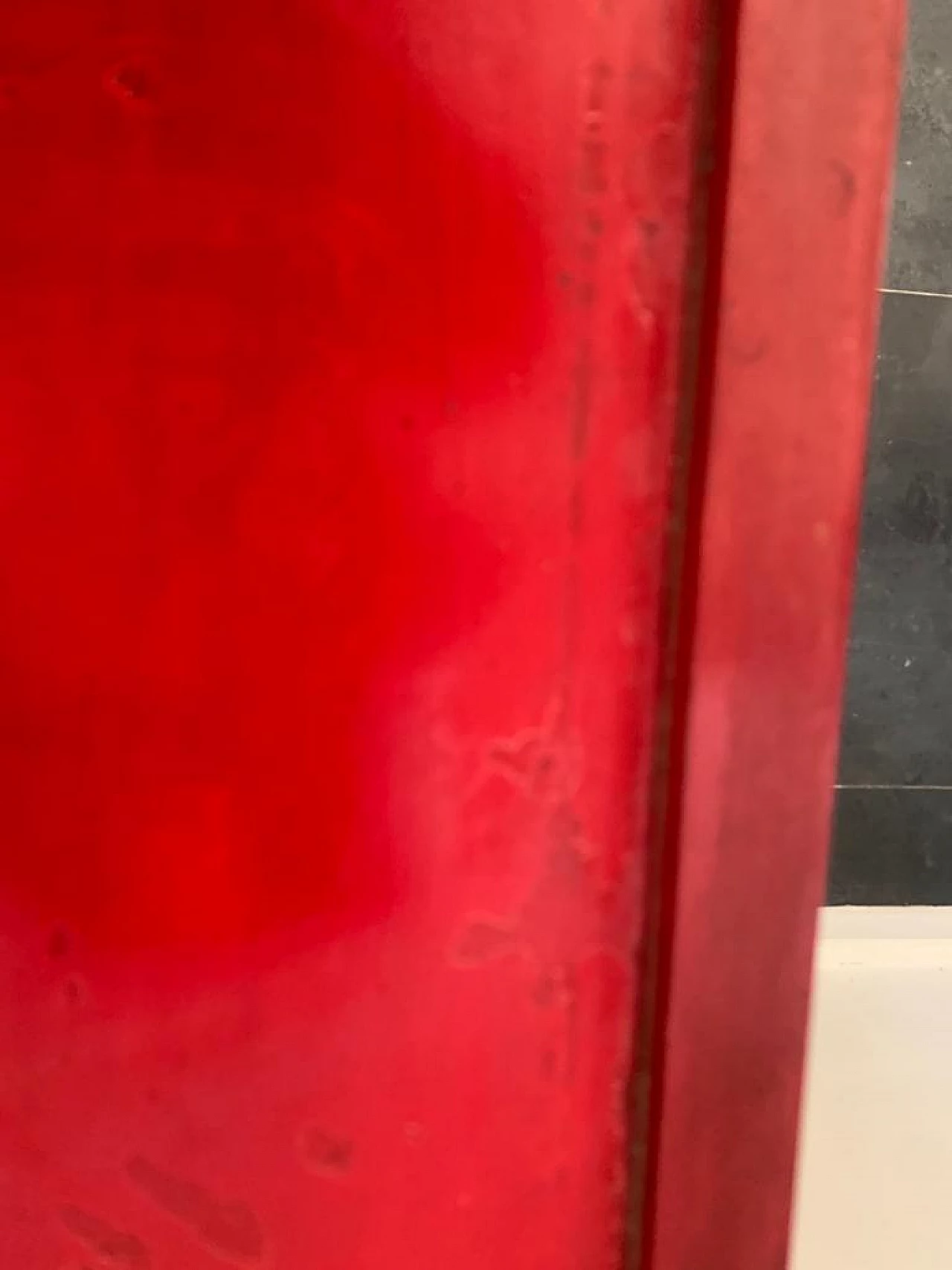 Scrittoio laccato rosso con cassetto e vano a giorno, anni '50 6