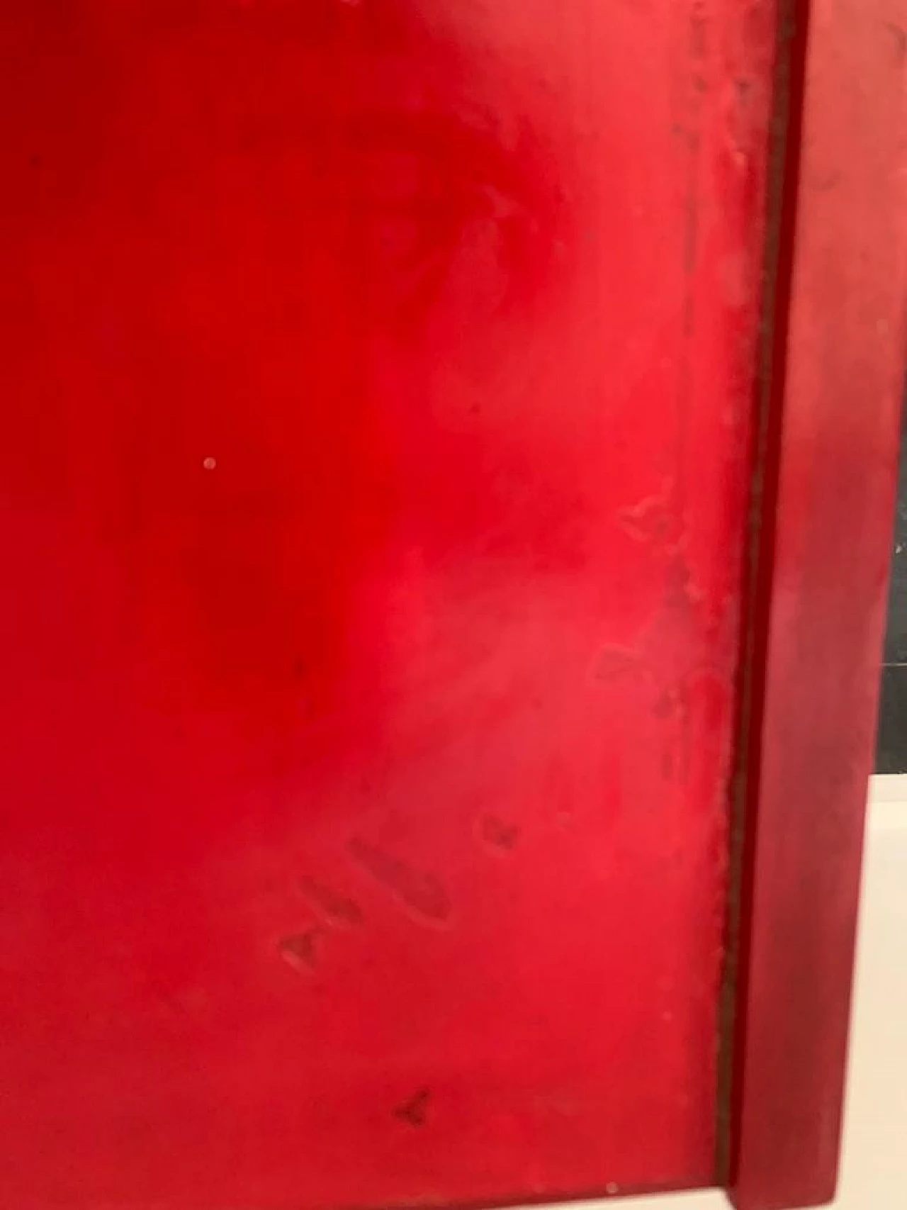 Scrittoio laccato rosso con cassetto e vano a giorno, anni '50 7