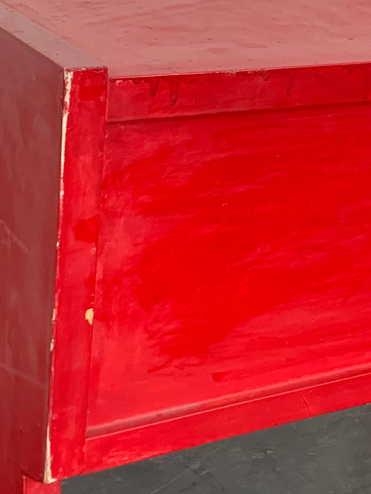 Scrittoio laccato rosso con cassetto e vano a giorno, anni '50 14