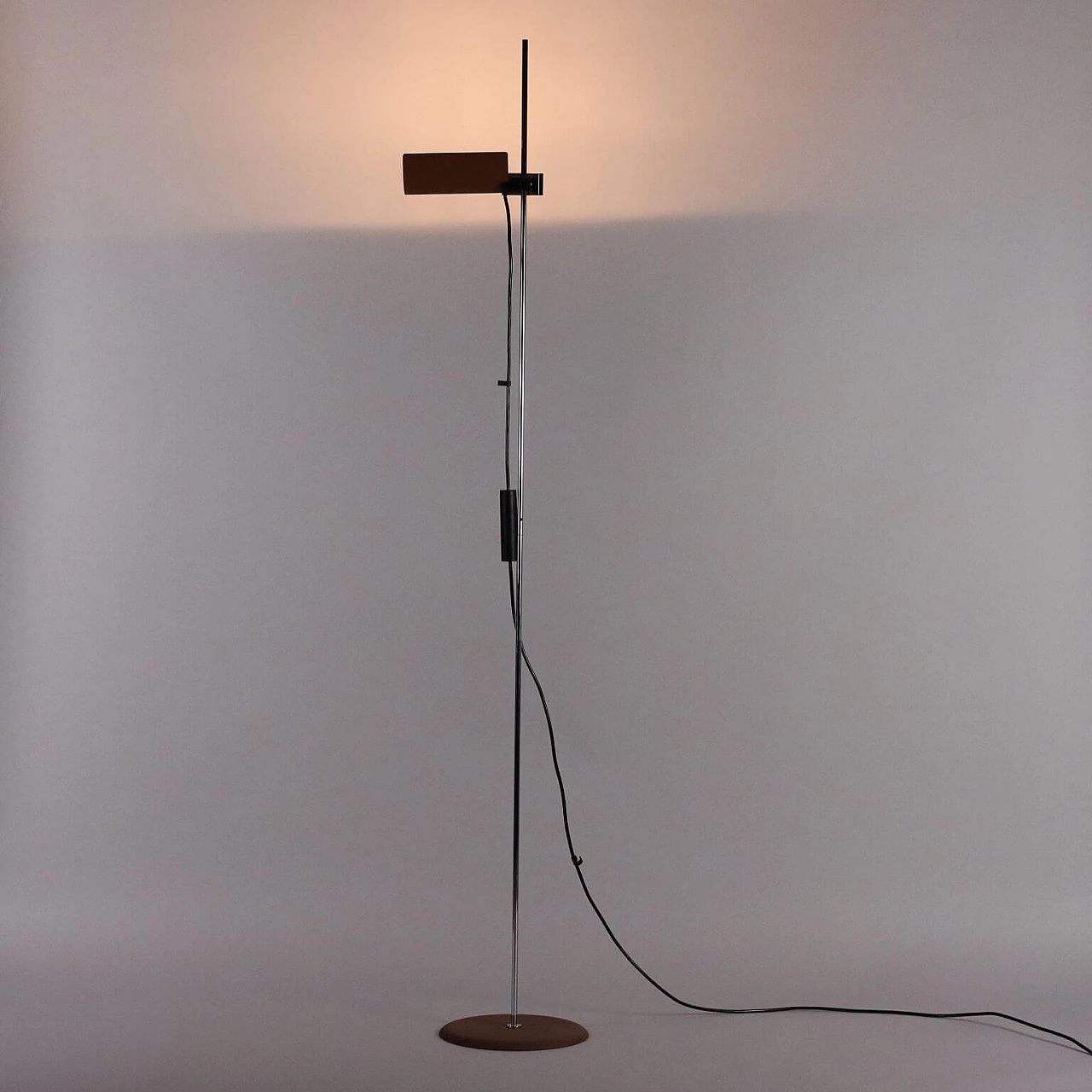 Floor lamp with metal frame and base, 1970s 1