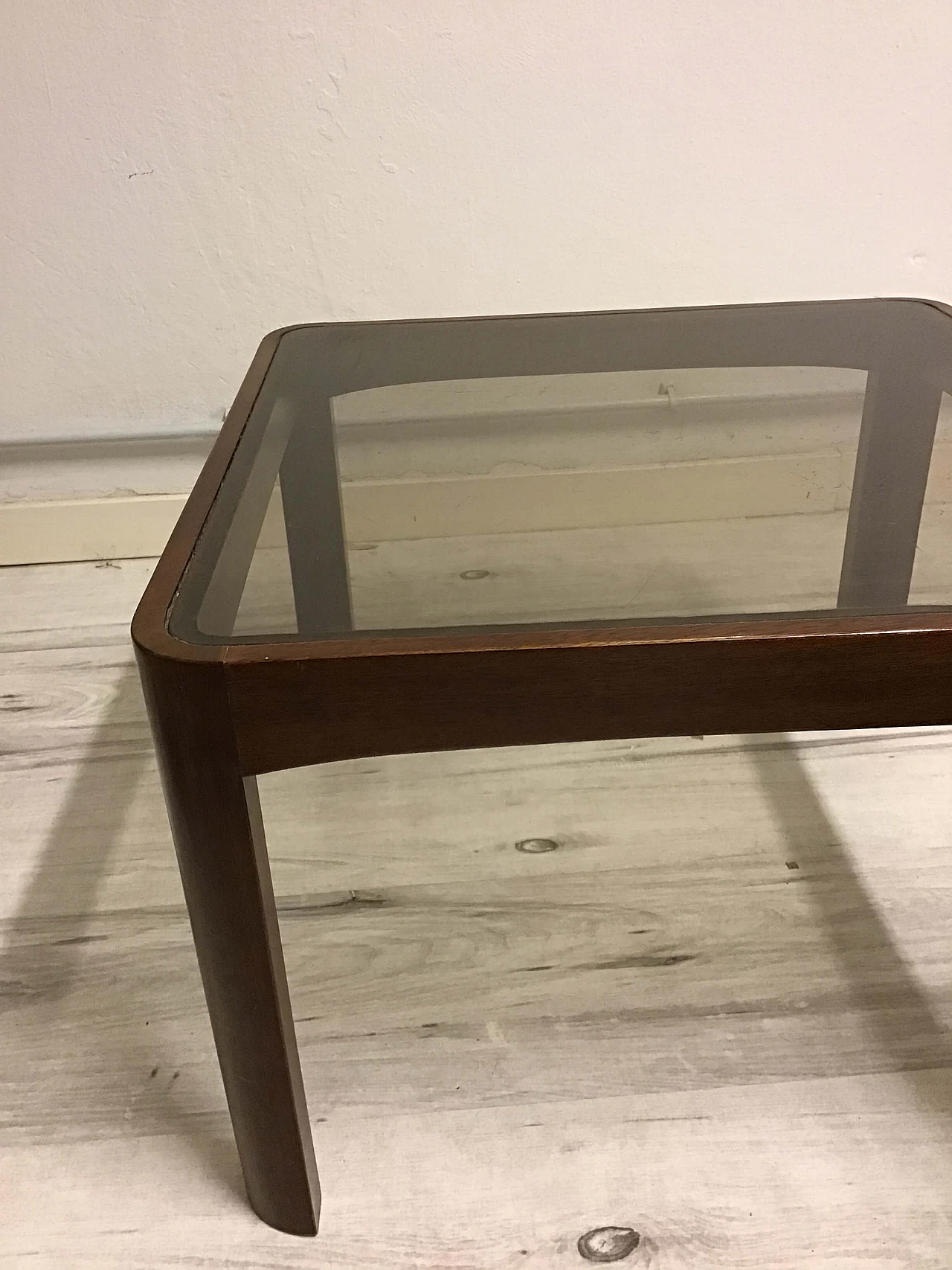 Tavolino in mogano e vetro fumé di Poltronova, anni '60 4