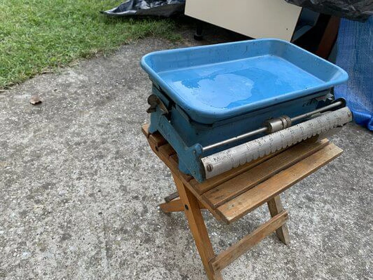 Bilancia da cucina ungherese in metallo azzurro, anni '50 3