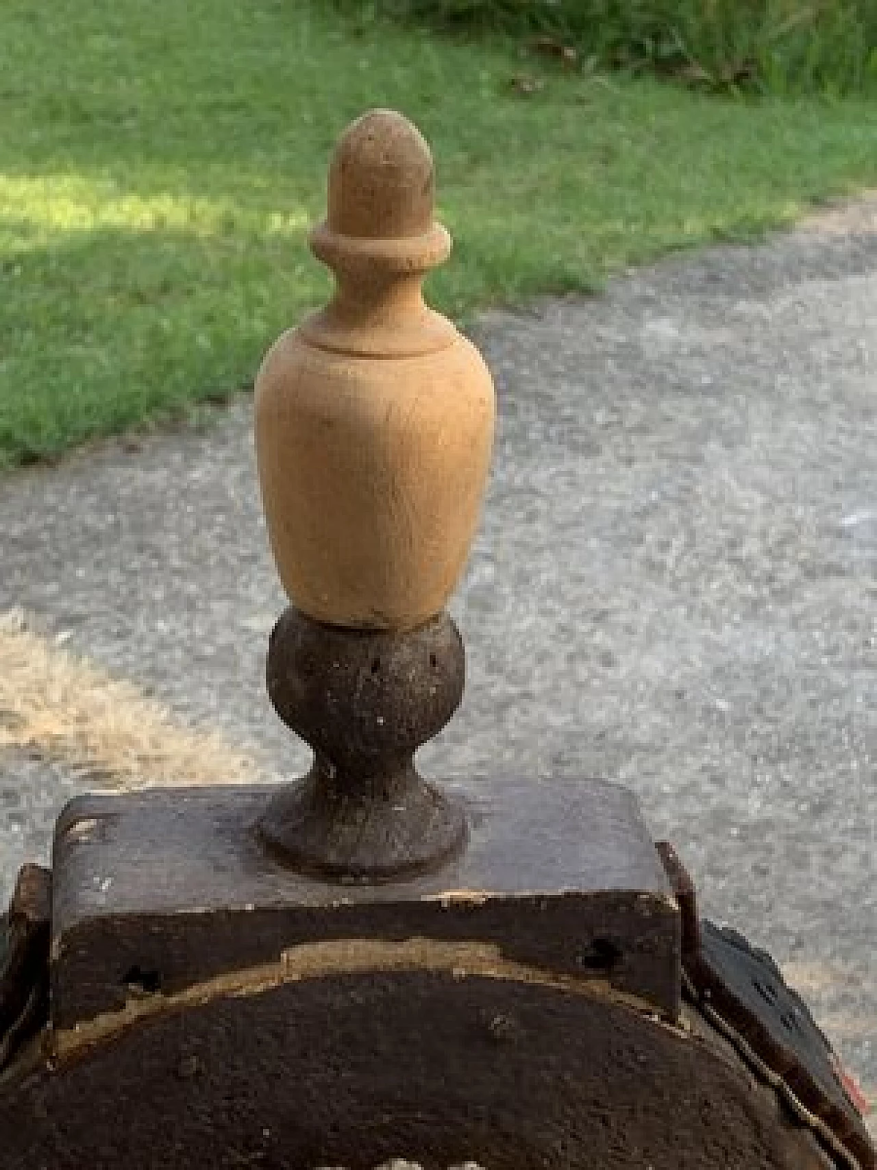 Hungarian wood and leather flask 6