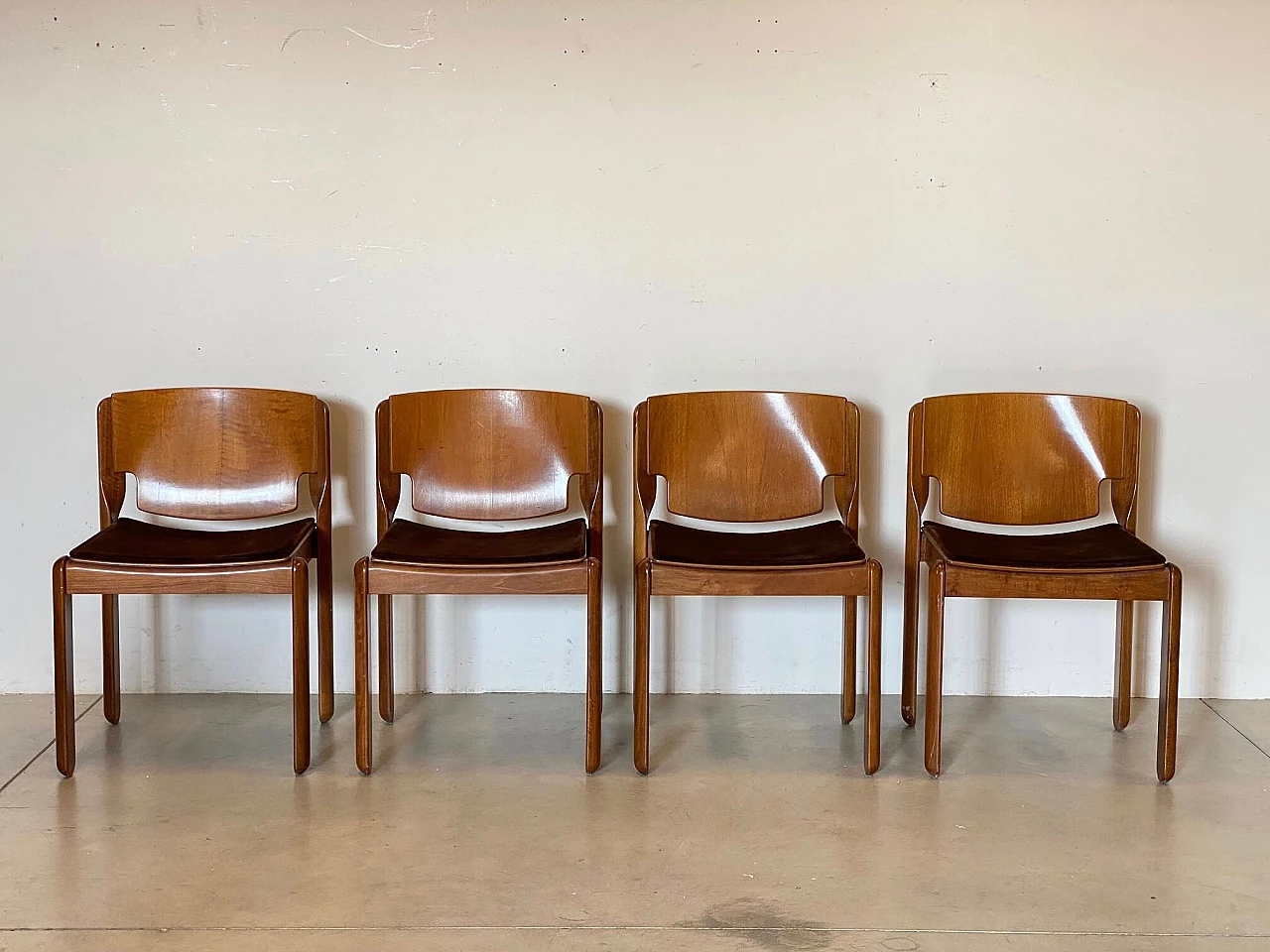 4 Chairs 122 in walnut by Vico Magistretti for Cassina, 1960s 1