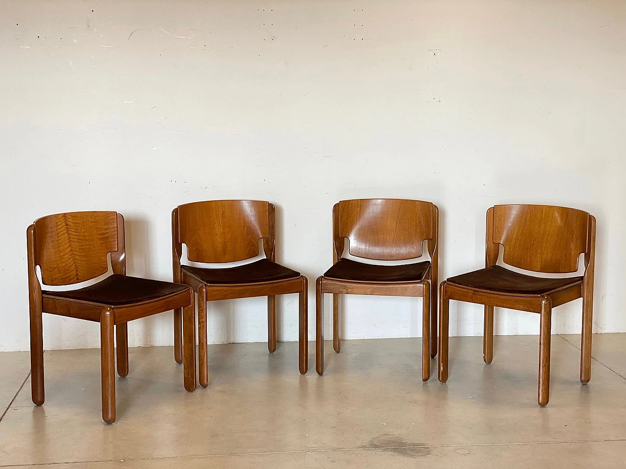 4 Chairs 122 in walnut by Vico Magistretti for Cassina, 1960s 2