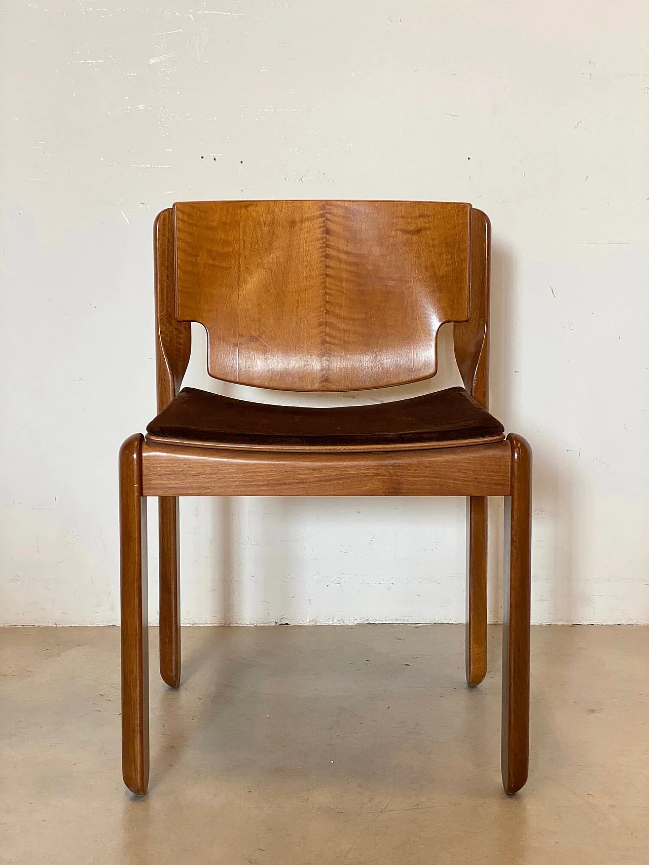 4 Chairs 122 in walnut by Vico Magistretti for Cassina, 1960s 4