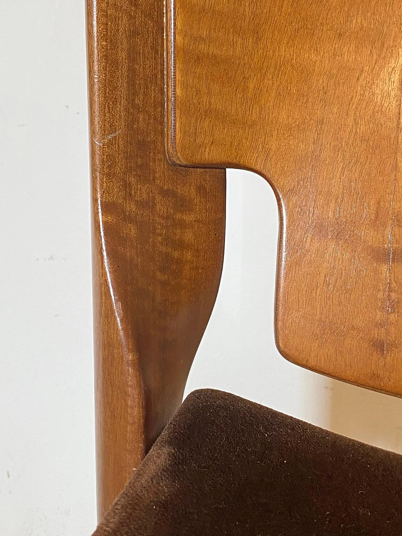 4 Chairs 122 in walnut by Vico Magistretti for Cassina, 1960s 5