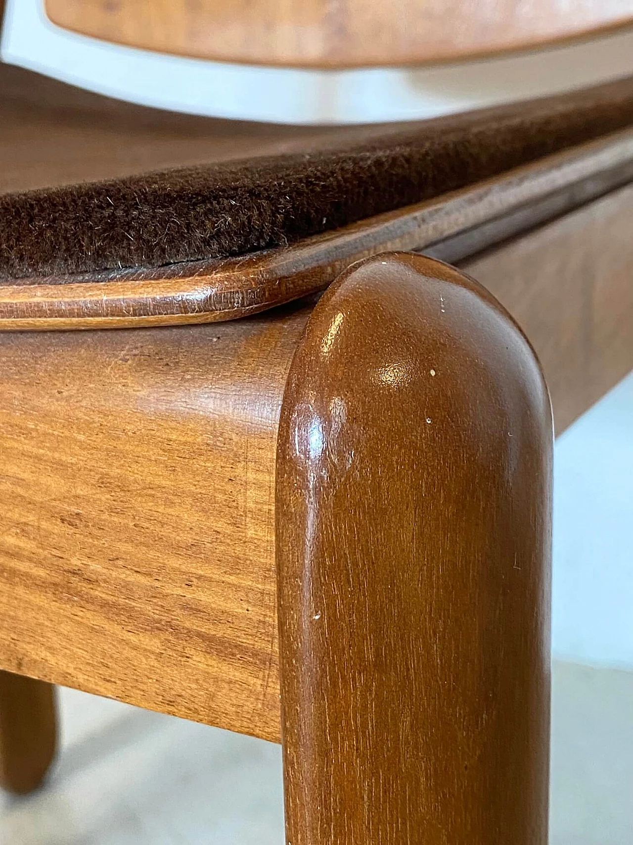 4 Sedie 122 in noce di Vico Magistretti per Cassina, anni '60 6