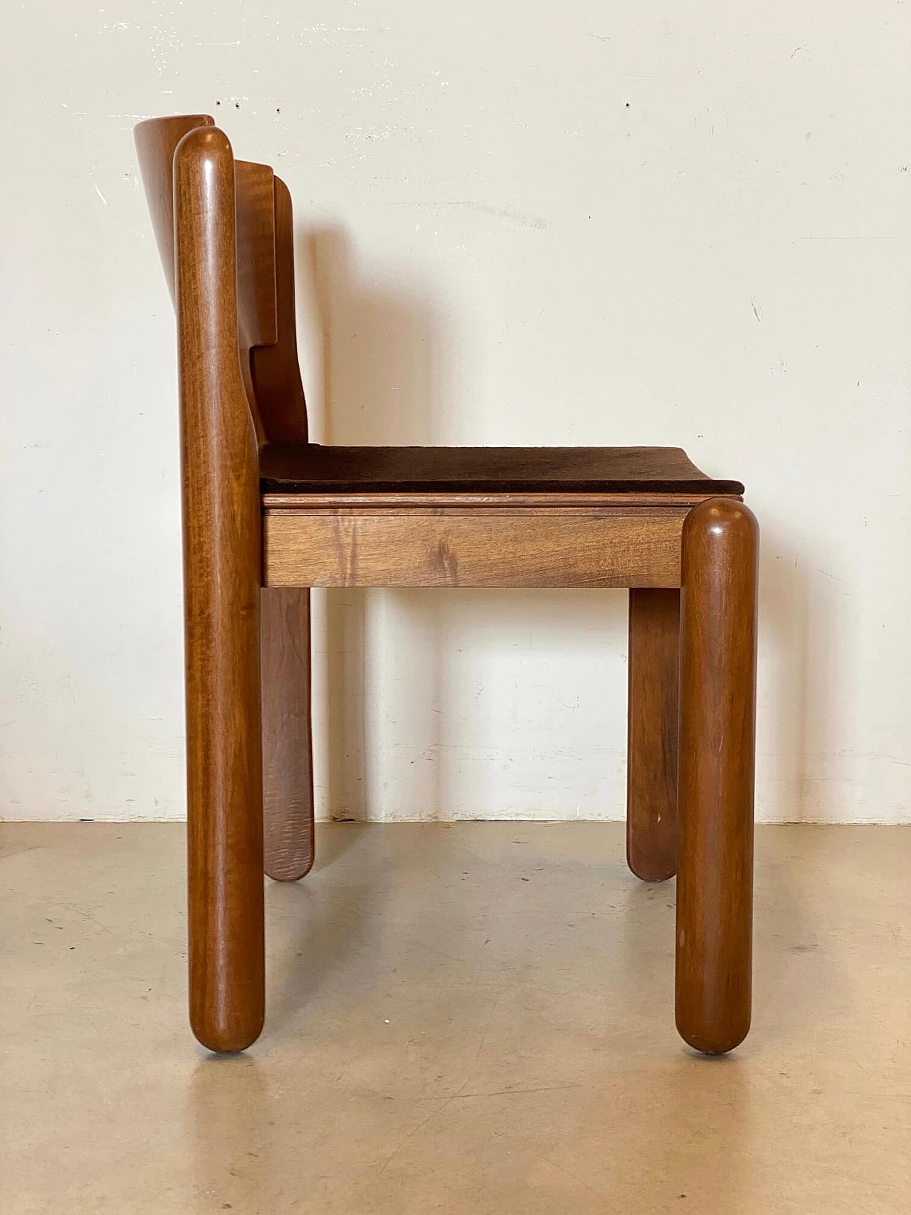 4 Chairs 122 in walnut by Vico Magistretti for Cassina, 1960s 10