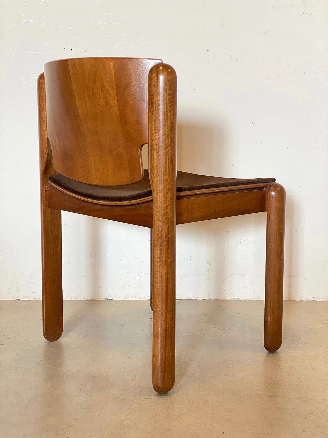 4 Chairs 122 in walnut by Vico Magistretti for Cassina, 1960s 11