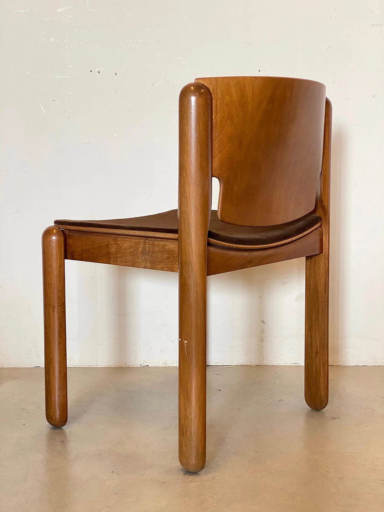 4 Chairs 122 in walnut by Vico Magistretti for Cassina, 1960s 13