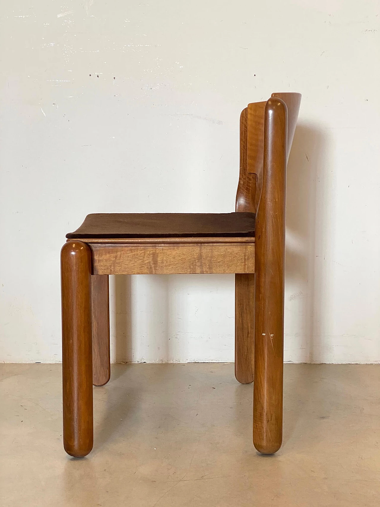 4 Chairs 122 in walnut by Vico Magistretti for Cassina, 1960s 14