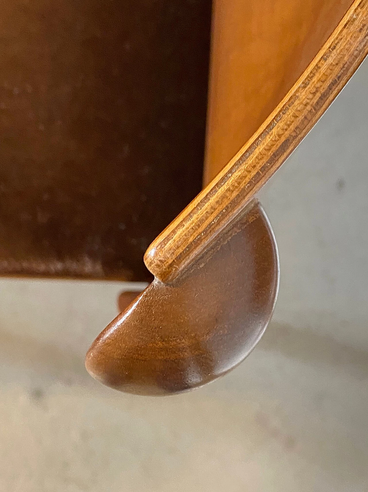 4 Sedie 122 in noce di Vico Magistretti per Cassina, anni '60 16