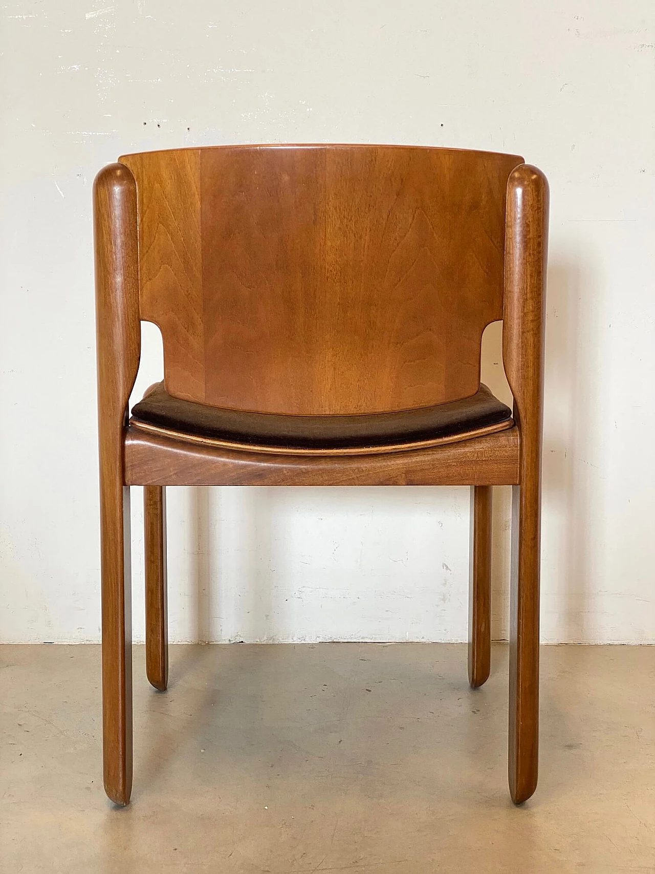 4 Chairs 122 in walnut by Vico Magistretti for Cassina, 1960s 18