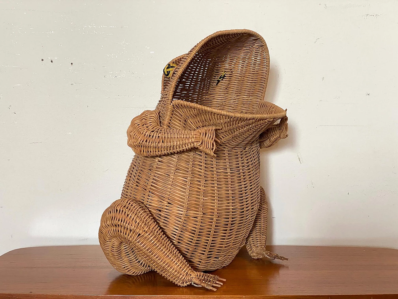 Frog-shaped wicker basket attributed to Olivier Cajan, 1970s 3