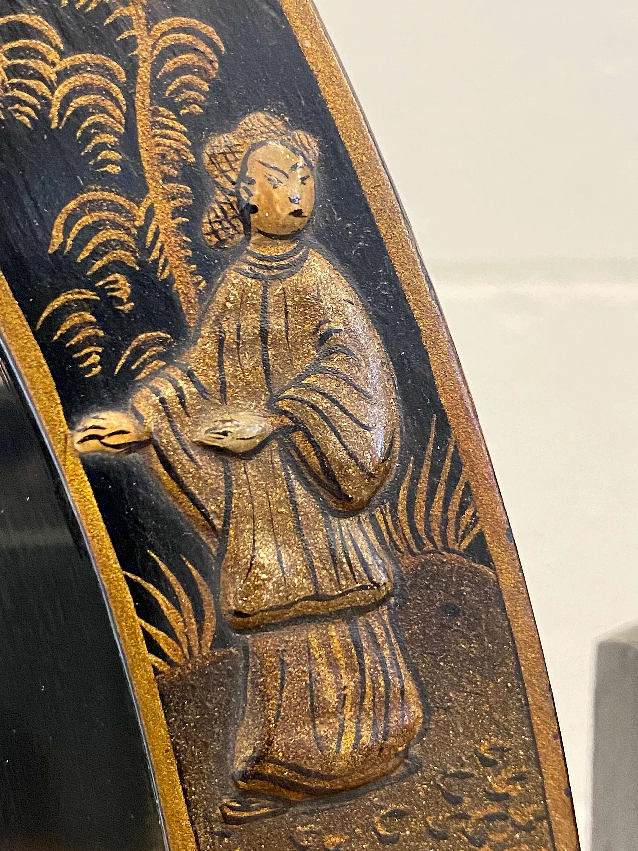 Lacquered wood table mirror decorated in chinoiserie, 1940s 1