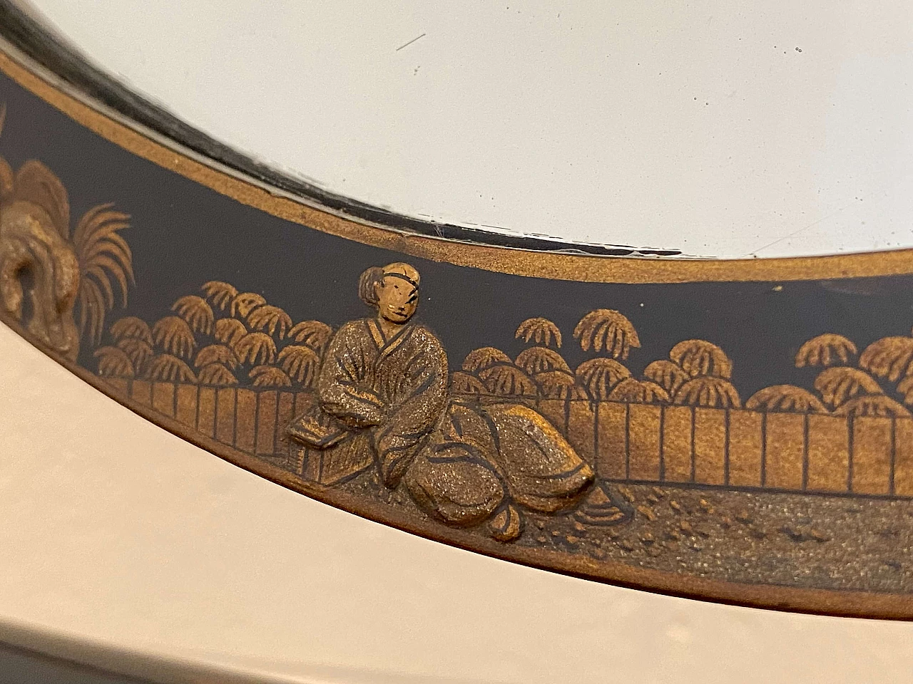 Lacquered wood table mirror decorated in chinoiserie, 1940s 4