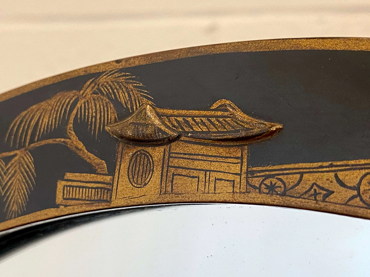 Lacquered wood table mirror decorated in chinoiserie, 1940s 10