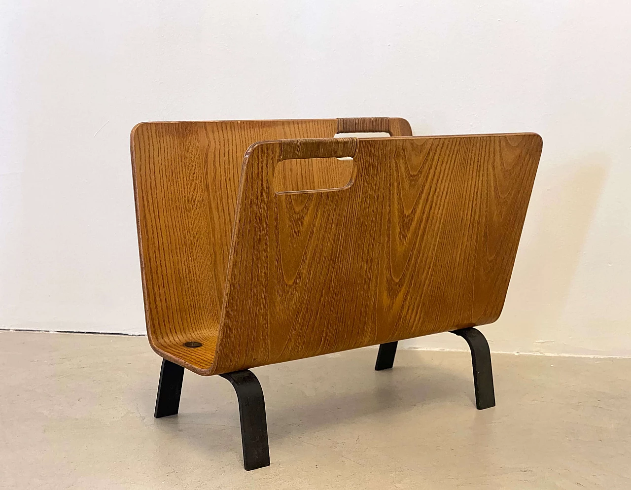 Teak and black lacquered metal magazine rack attributed to Campo & Graffi, 1960s 3