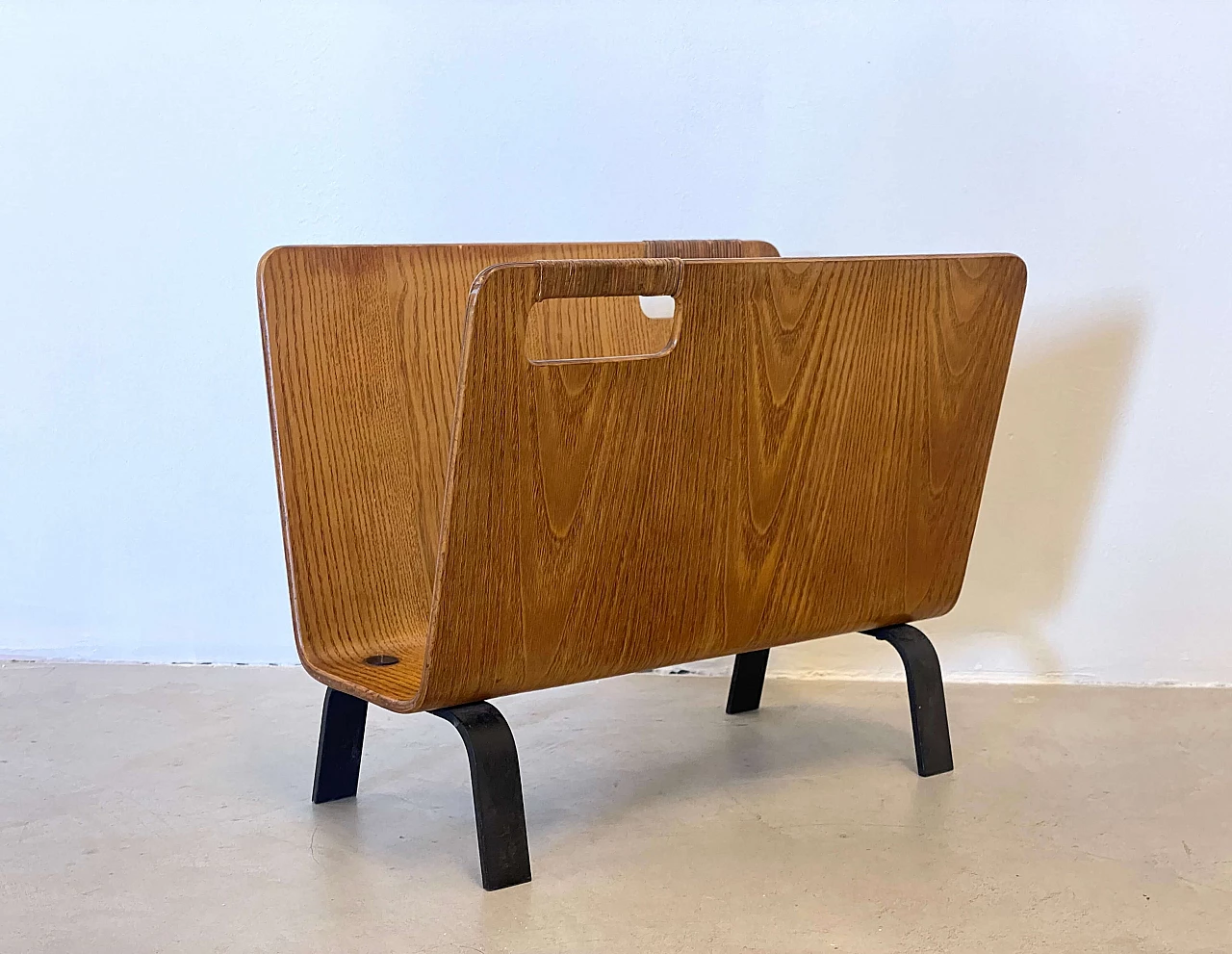 Teak and black lacquered metal magazine rack attributed to Campo & Graffi, 1960s 5