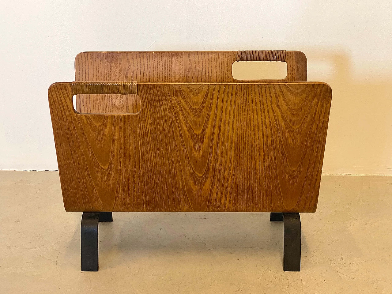 Teak and black lacquered metal magazine rack attributed to Campo & Graffi, 1960s 8