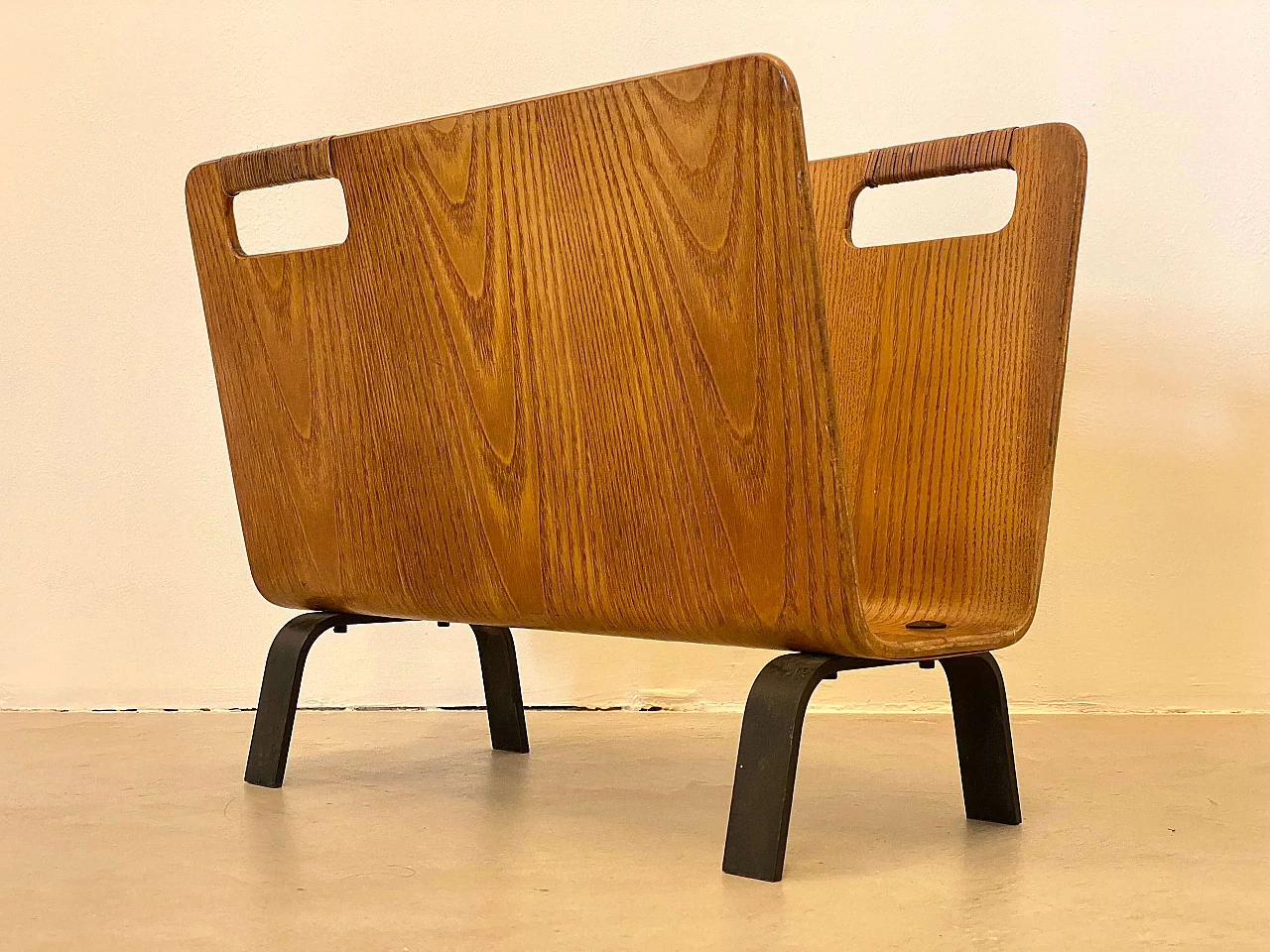 Teak and black lacquered metal magazine rack attributed to Campo & Graffi, 1960s 9