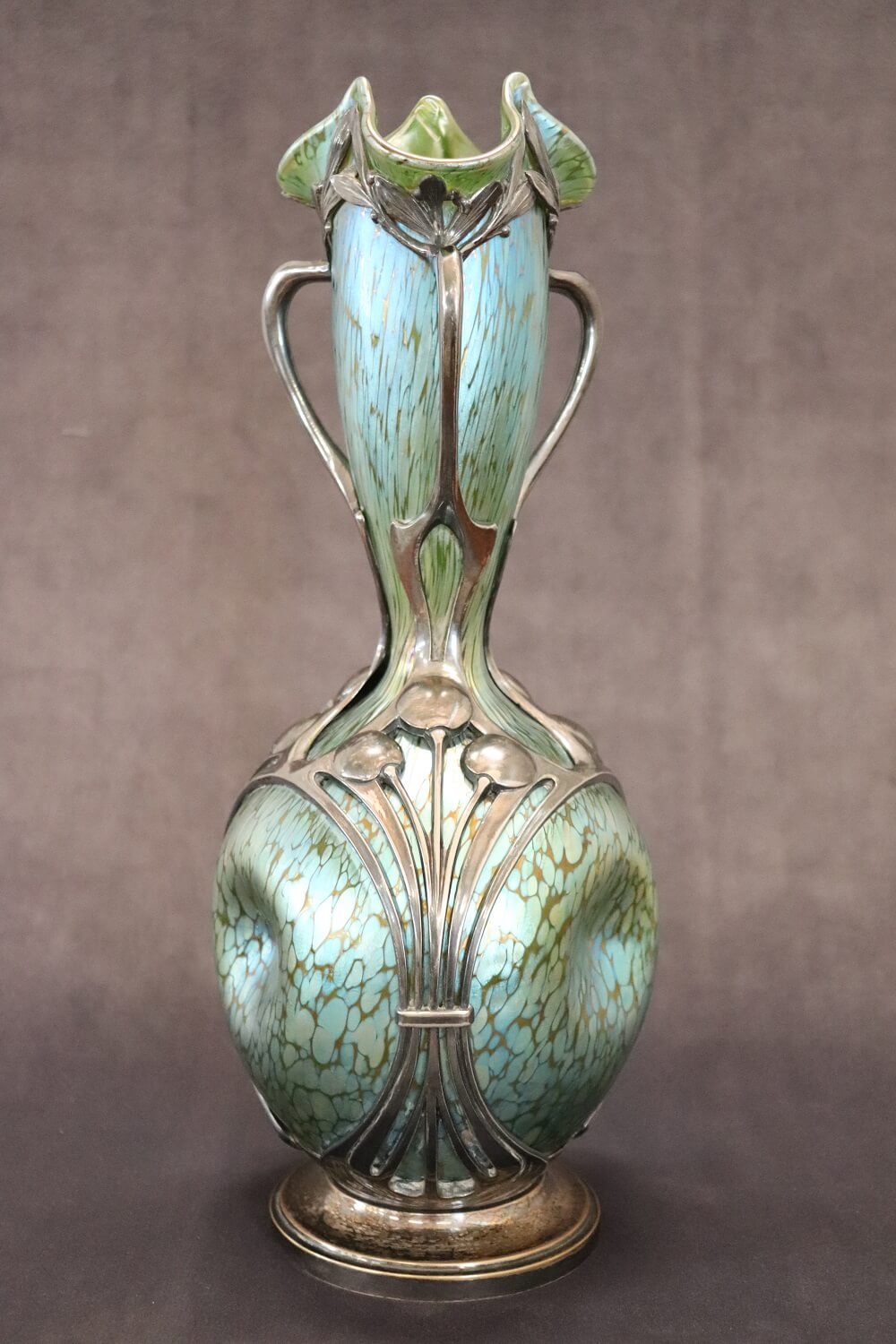 intondo-art-nouveau-vase-by-