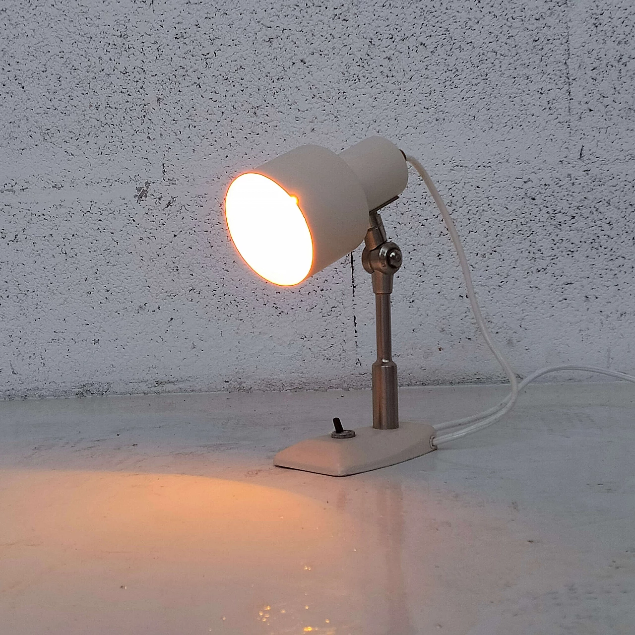 Lampada orientabile in metallo di Stilnovo, anni '60 1