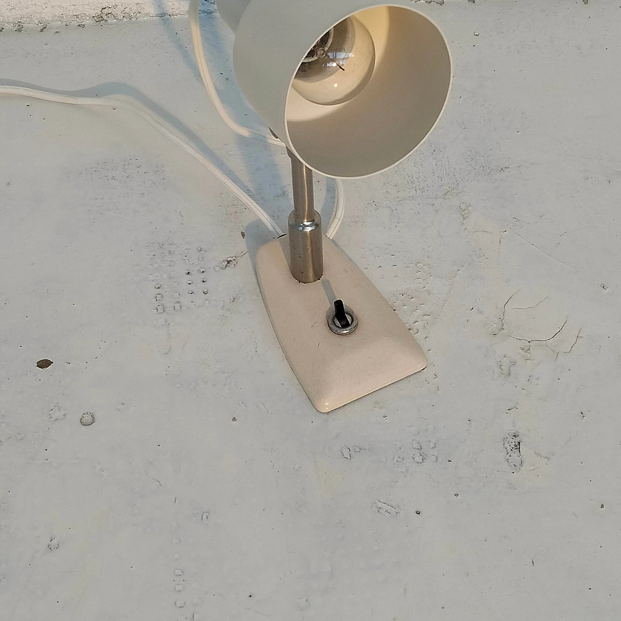 Lampada orientabile in metallo di Stilnovo, anni '60 8