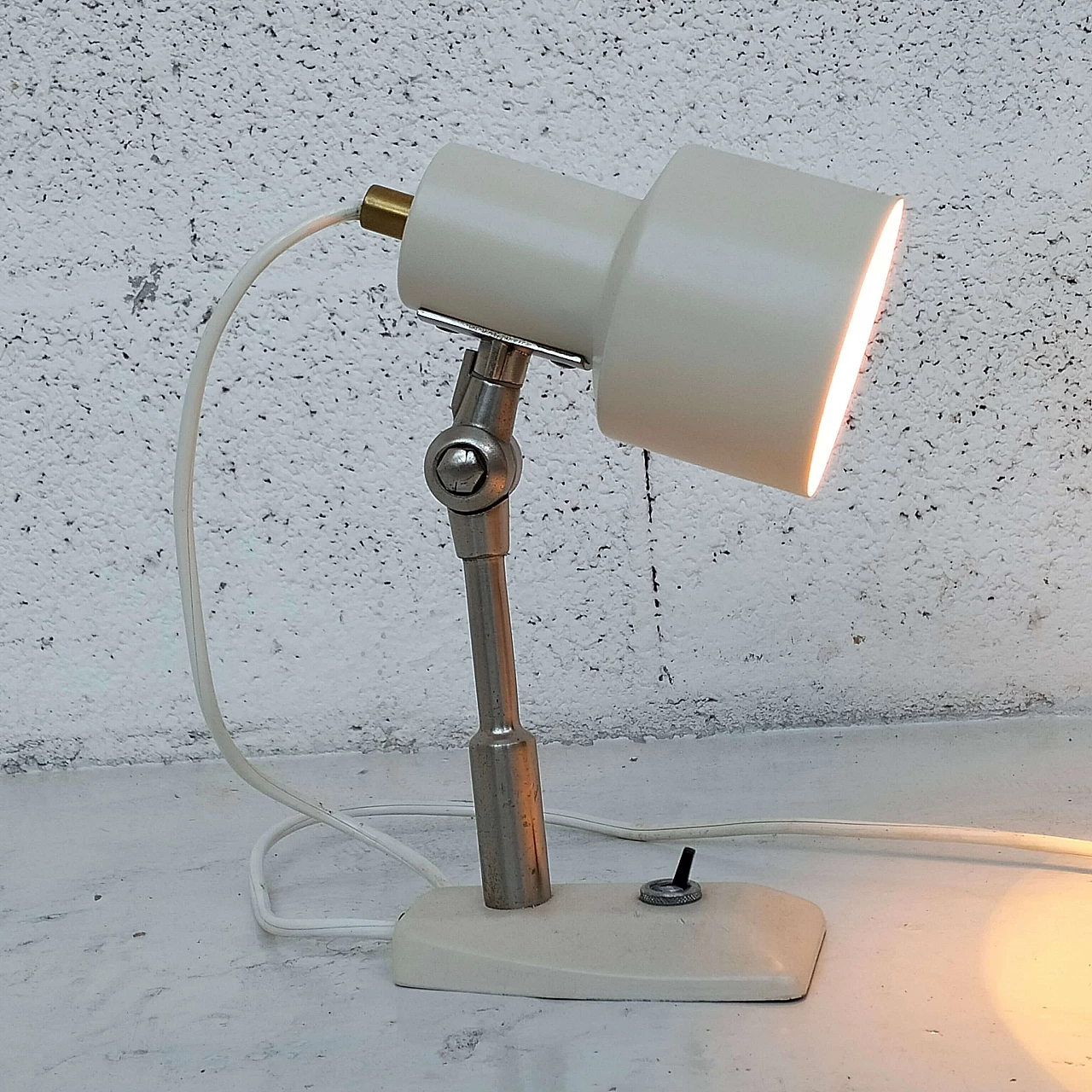 Lampada orientabile in metallo di Stilnovo, anni '60 11
