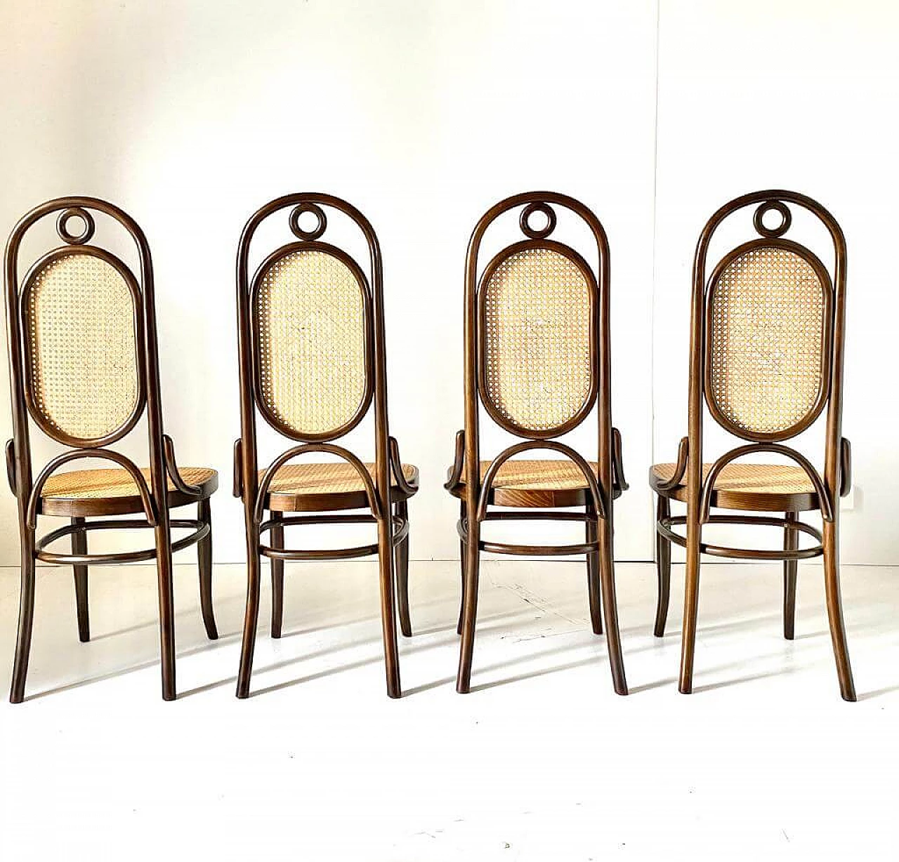 4 Sedie 207 Long John in noce curvato di Thonet, anni '70 1