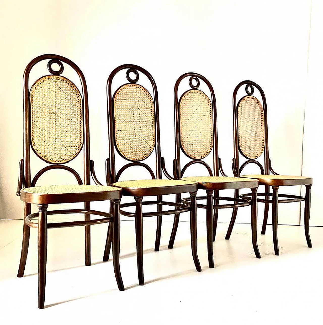 4 Sedie 207 Long John in noce curvato di Thonet, anni '70 4