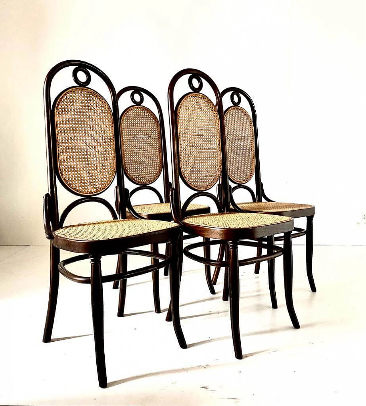 4 Sedie 207 Long John in noce curvato di Thonet, anni '70 8