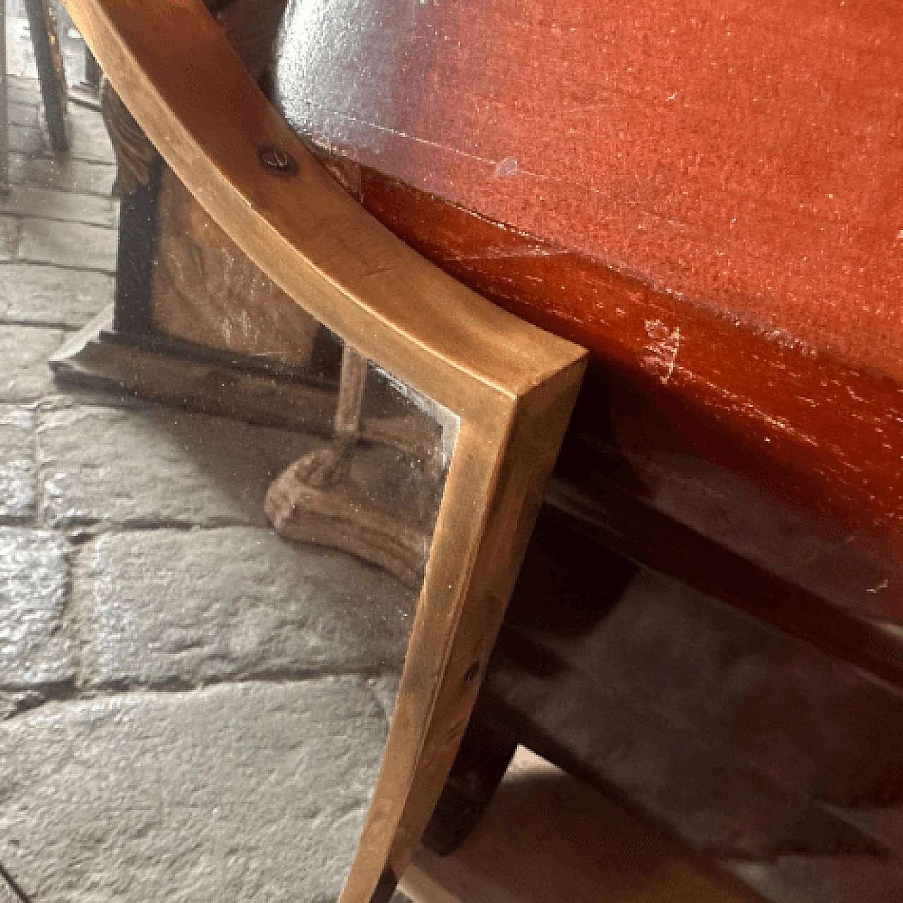 Specchio da parete a scudo in ottone nello stile di Gio Ponti, anni '50 2