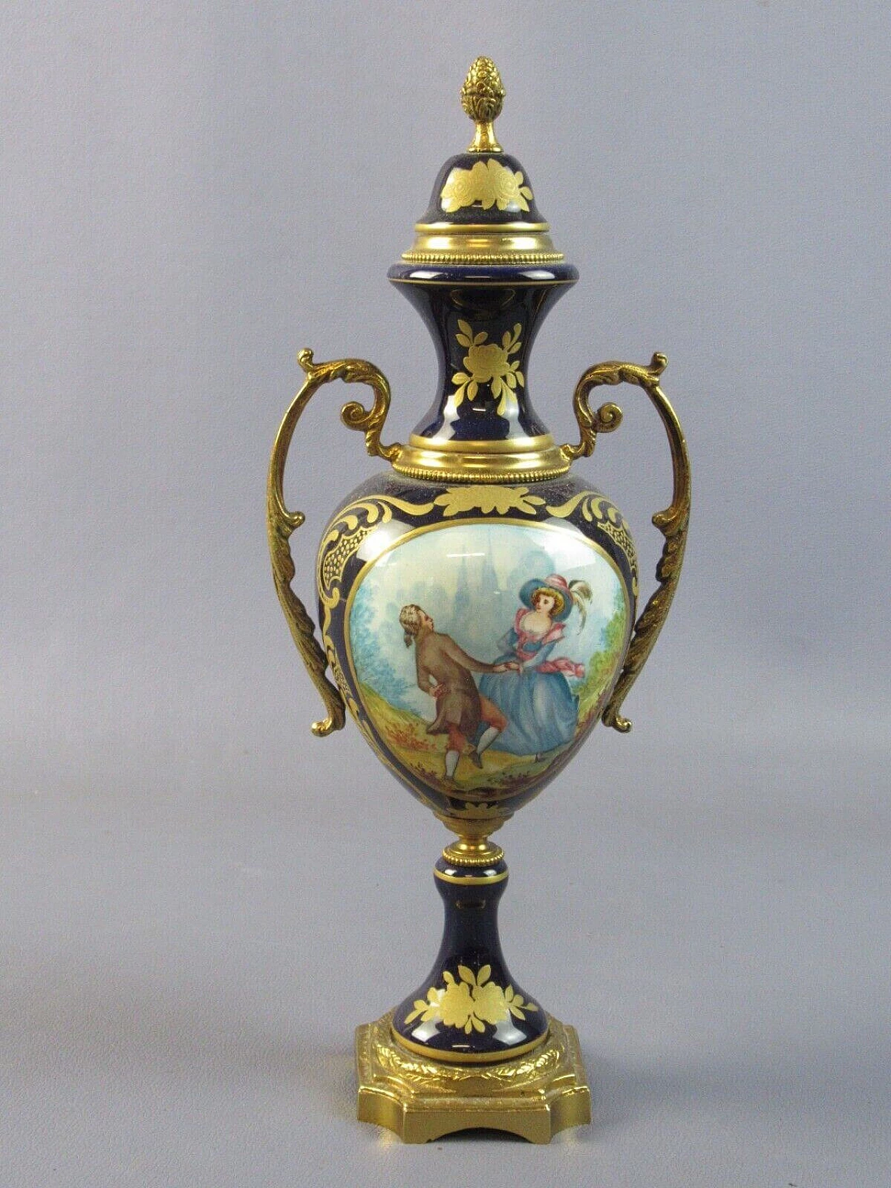 Vaso ad anfora francese in bronzo e porcellana 1