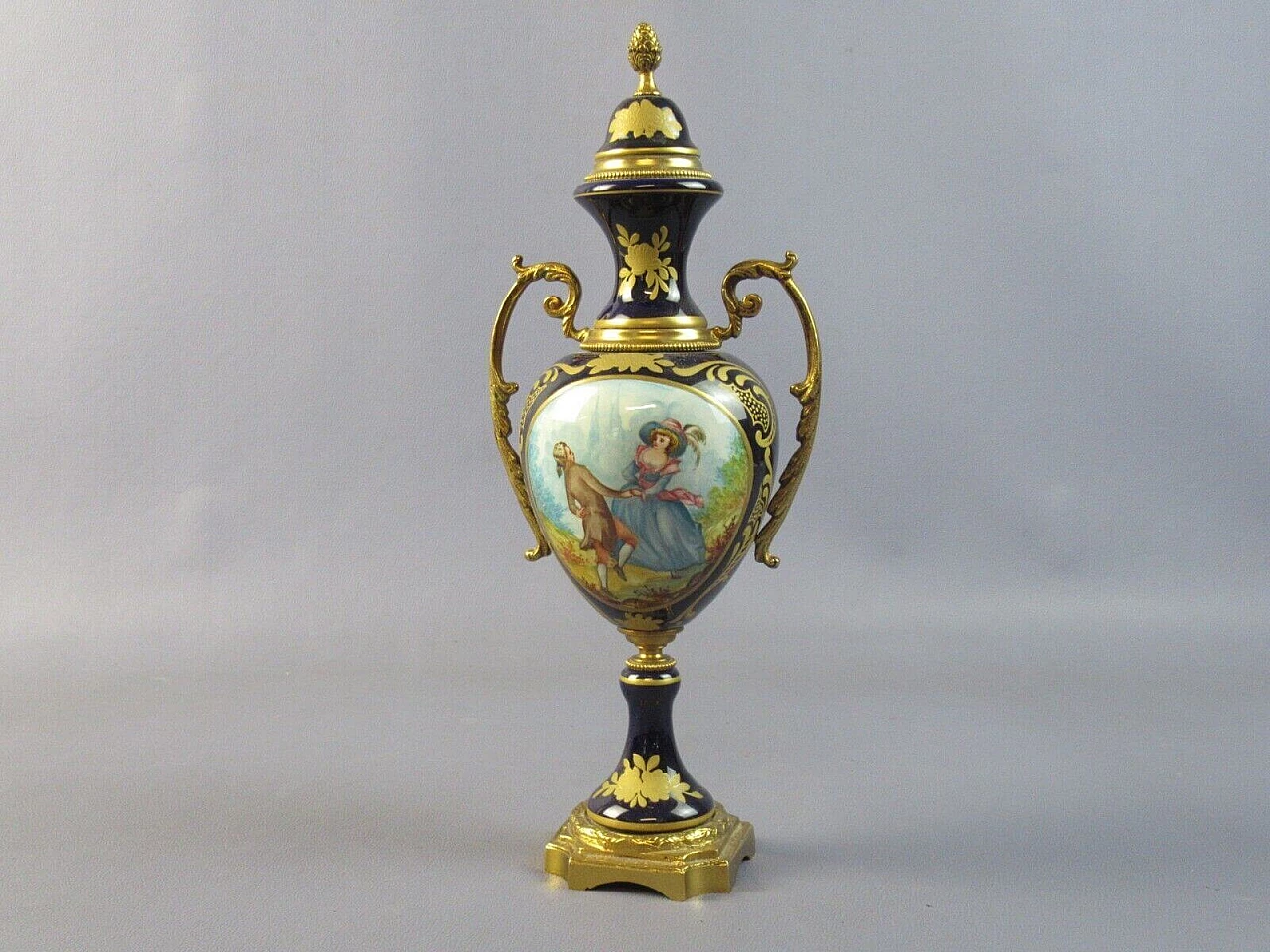 Vaso ad anfora francese in bronzo e porcellana 2