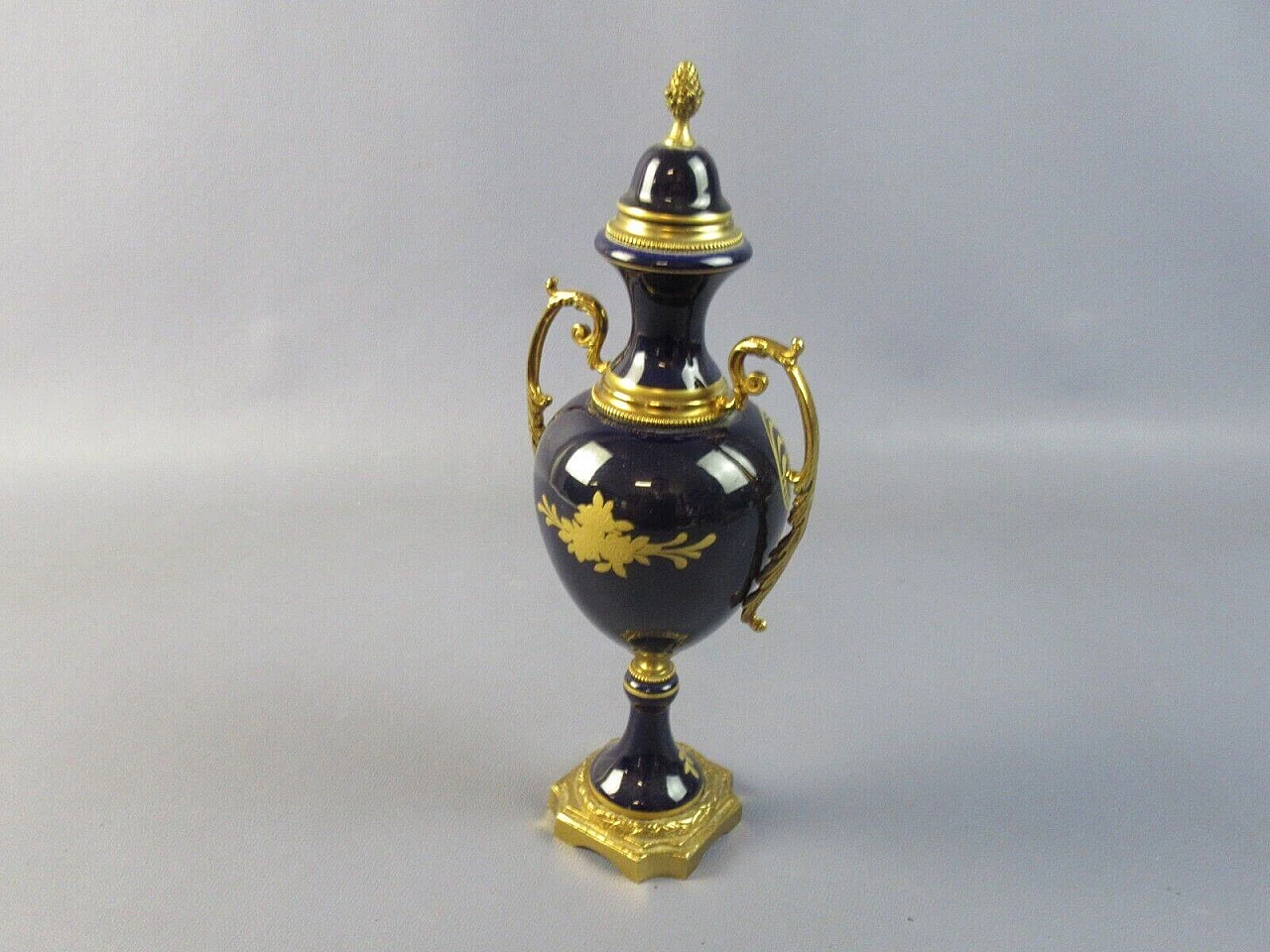 Vaso ad anfora francese in bronzo e porcellana 7