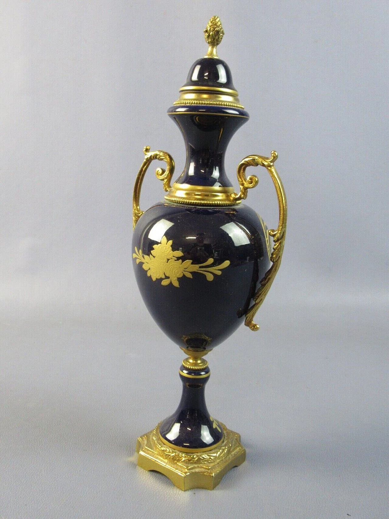 Vaso ad anfora francese in bronzo e porcellana 8