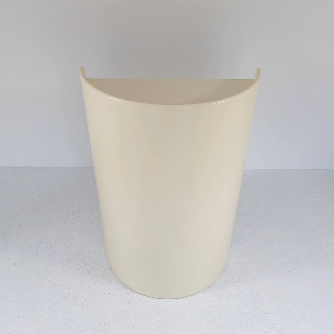 Credenza in legno laccato curvo con ante scorrevoli, anni '70 7