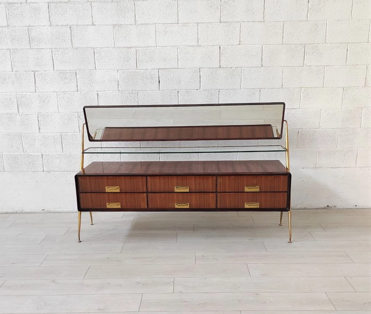 Cassettiera in legno impiallacciato con specchio basculante di Silvio Cavatorta, anni '50 3