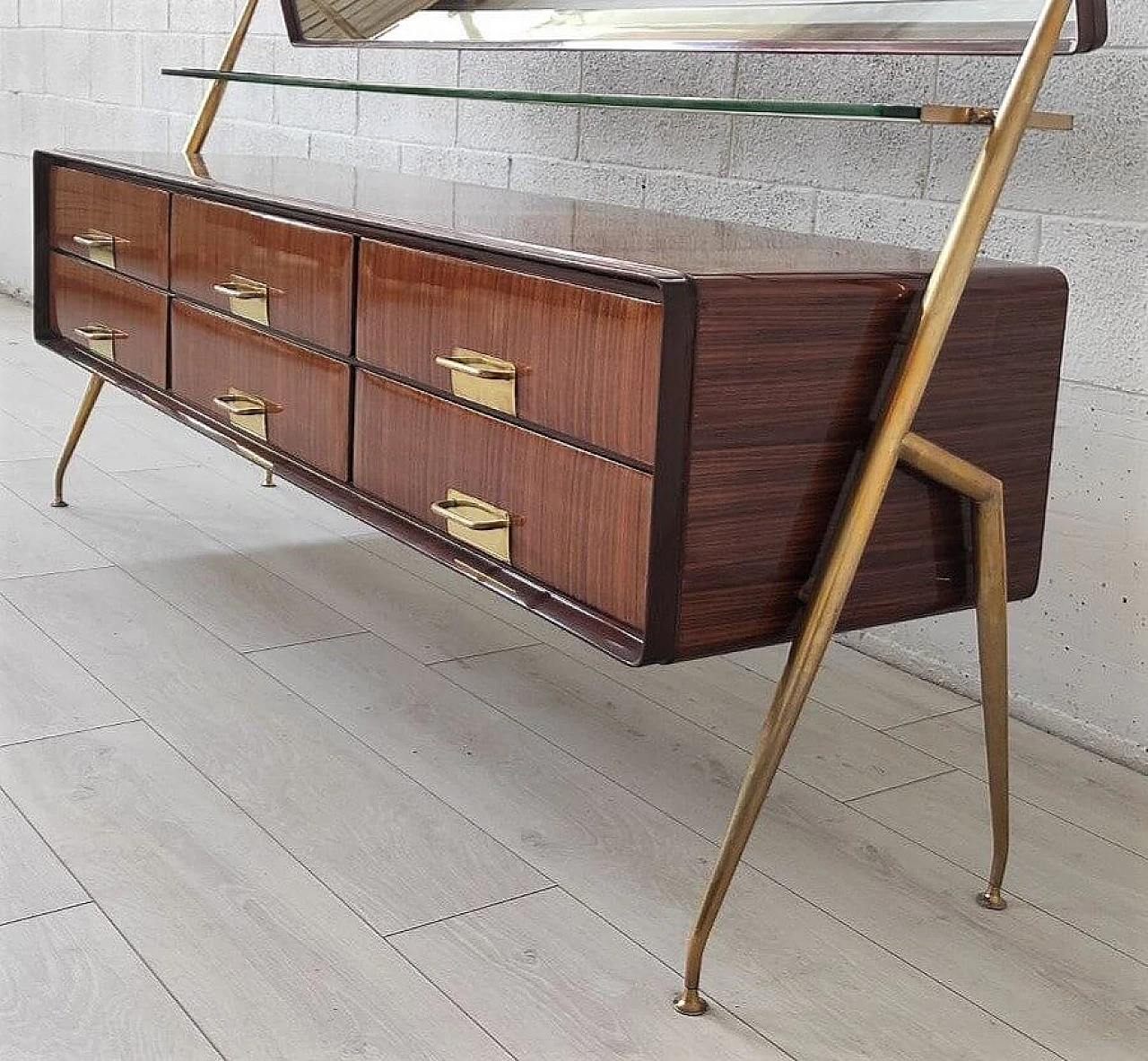 Cassettiera in legno impiallacciato con specchio basculante di Silvio Cavatorta, anni '50 7