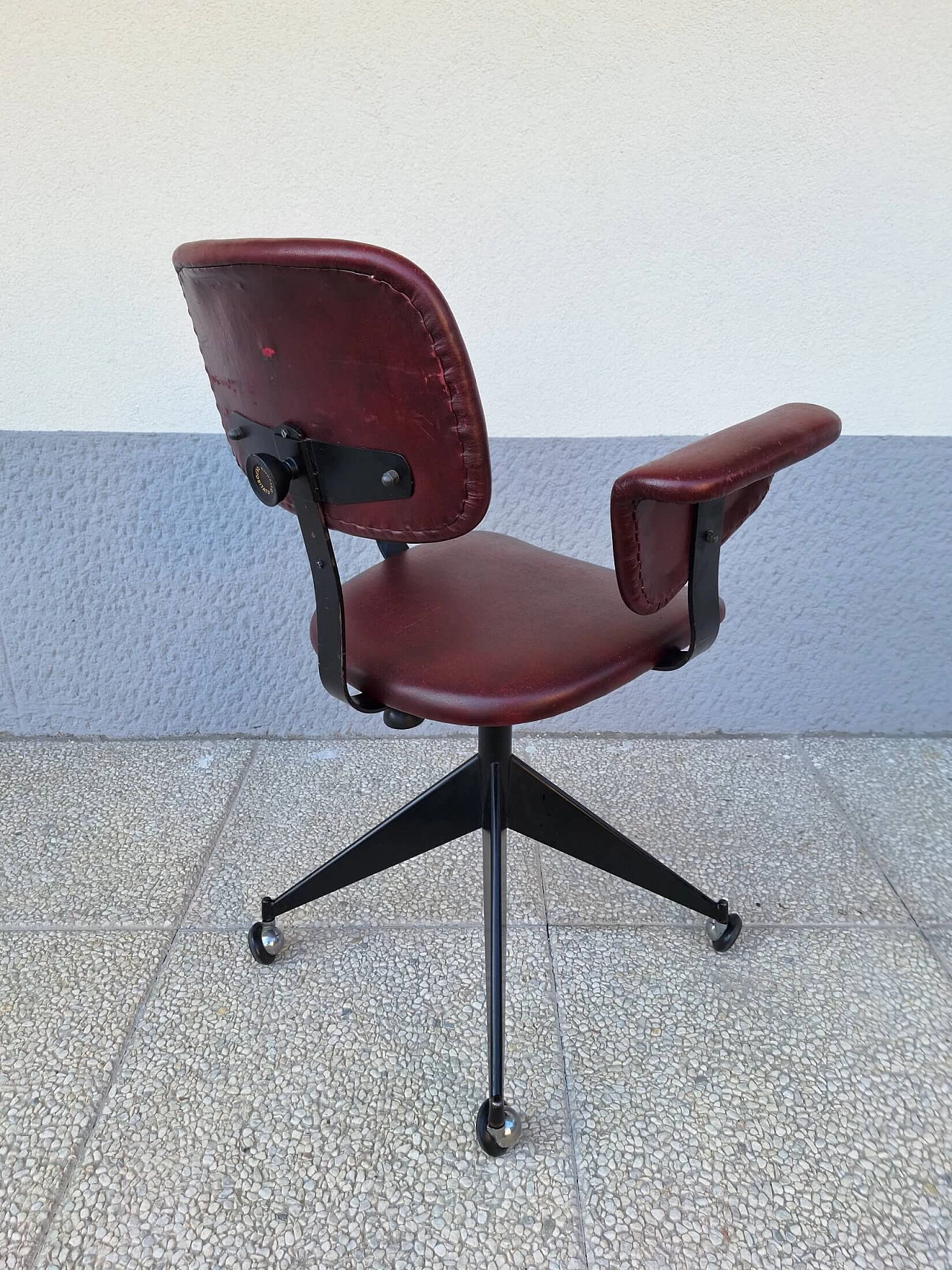 Poltroncina da ufficio nello stile di BBPR per Olivetti, anni '60 4